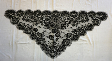 Mantilla Belga, Kopftuch