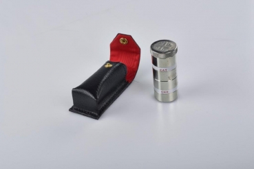 2 verschraubte Ölgefäße in Etui