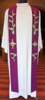 violette Priesterstola, handbestickt
