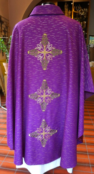 violette außergewöhnliche Kasel