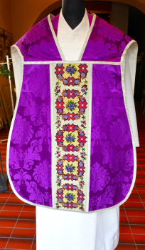 violette römische Casel, Gobelin Stickerei