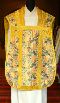 goldfarbene römische Casel, Blumen