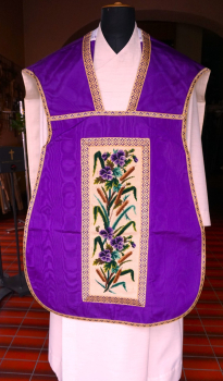 violette römische Casel, Gobelin Stickerei