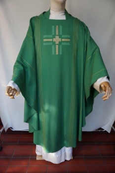 Kasel grün, schlichtes Kreuzmotiv
