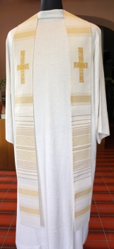 weiße Aussenstola mit gestickten Kreuzen