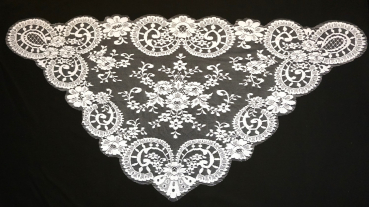 Mantilla, Medallon, Kopftuch