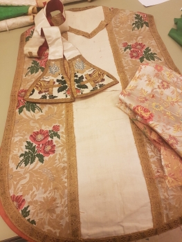 Reparatur röm. Messkleid, Beispiel