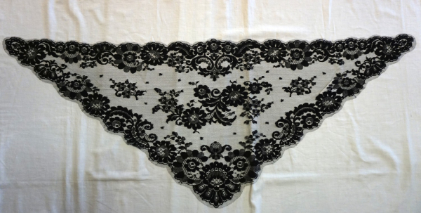 Mantilla, Bernadette, Kopftuch