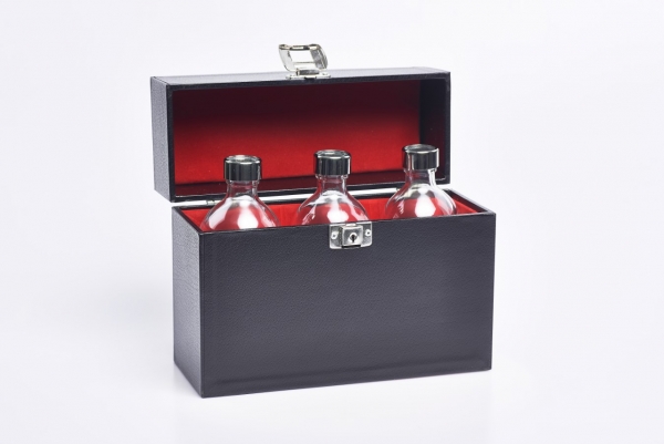 3 Ölgefäße in Etui