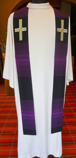 violett/schwarze Priesterstola