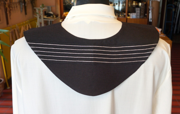 Lektorenkragen schwarz, mit Silberfäden