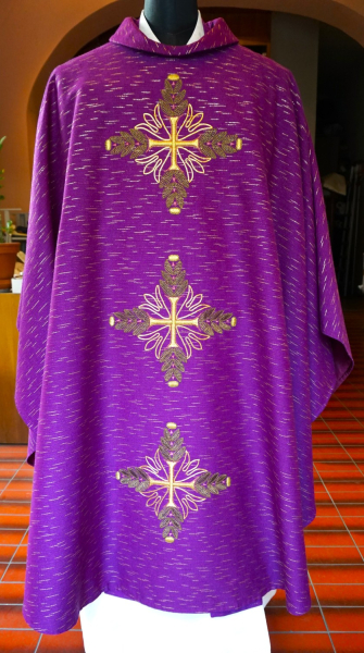 violette außergewöhnliche Kasel