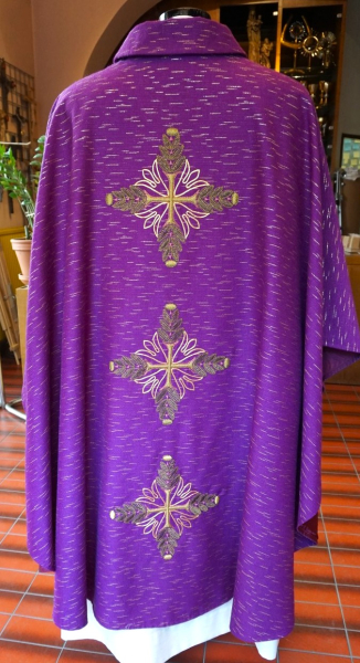 violette außergewöhnliche Kasel