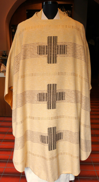 festliche beige Casel, 3 Kreuze