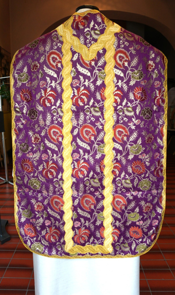 violette römische Casel, floral