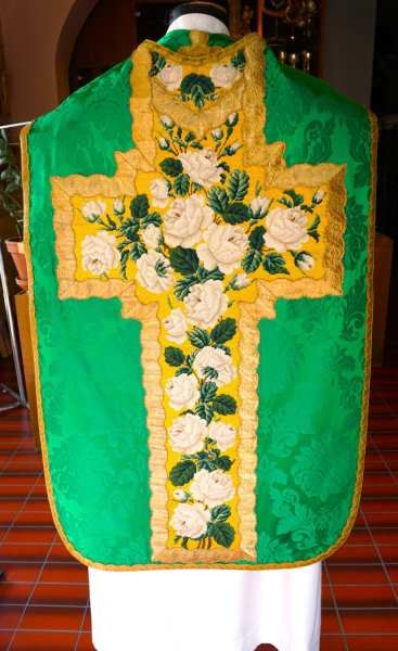 grüne römische Casel Petit Point Stickerei