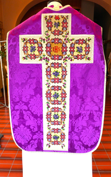 violette römische Casel, Gobelin Stickerei