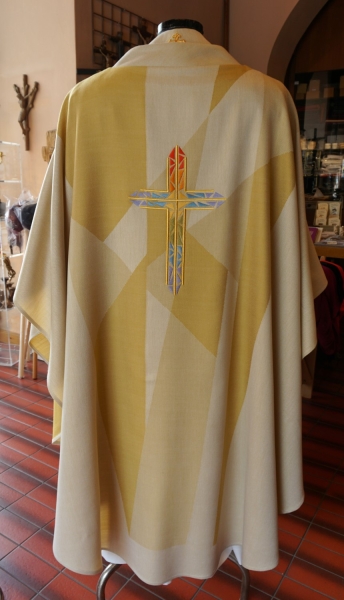 Messkleid, beige mit farbigem Kreuz