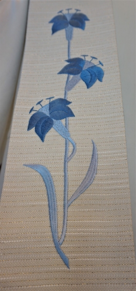 Marienstola, Lilien u. Buchstaben