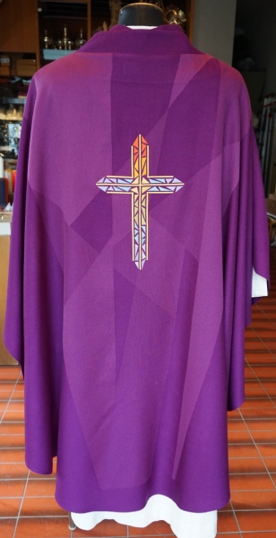 moderne violette Kasel