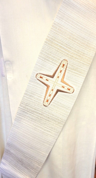 Diakonstola, eingewobenes Kreuz