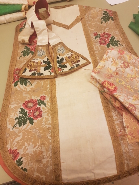 Reparatur röm. Messkleid, Beispiel